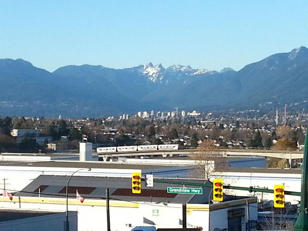 Coast Metro Vancouver Hotel Burnaby Exterior foto